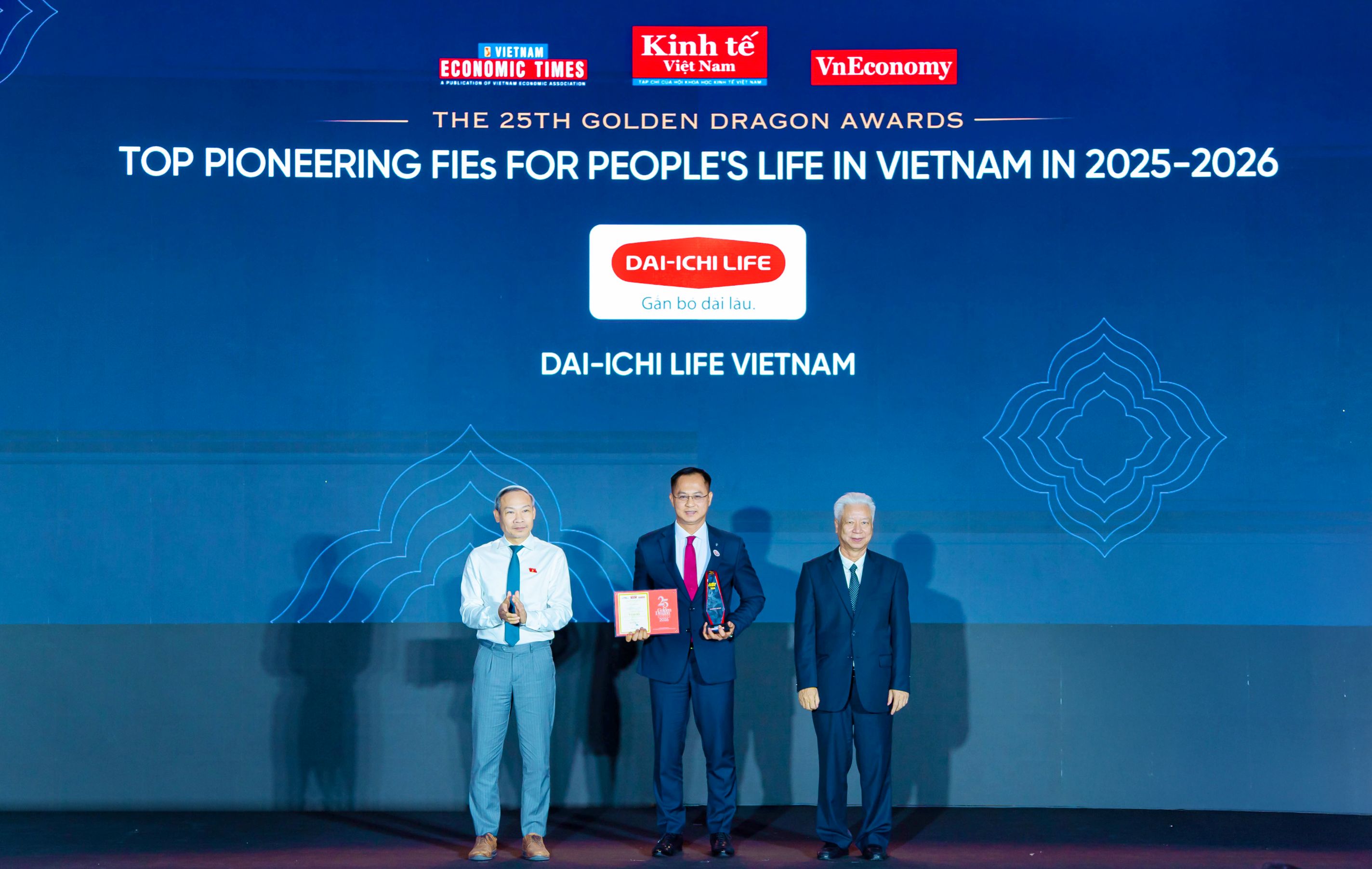Dai-ichi Life Việt Nam được vinh danh “Doanh nghiệp Xuất sắc trong đổi mới Sản phẩm, Dịch vụ và Chuyển đổi số” tại Chương trình Rồng Vàng 2026